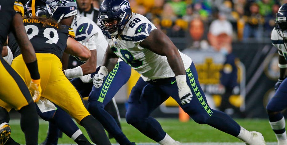 X-rays negative for Seahawks guard Damien Lewis after exit with ankle injury against Bears