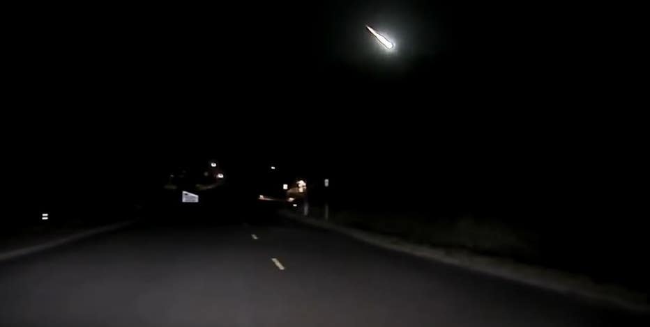 VIDEOS: Meteor shines, vaporizes across the Seattle night sky