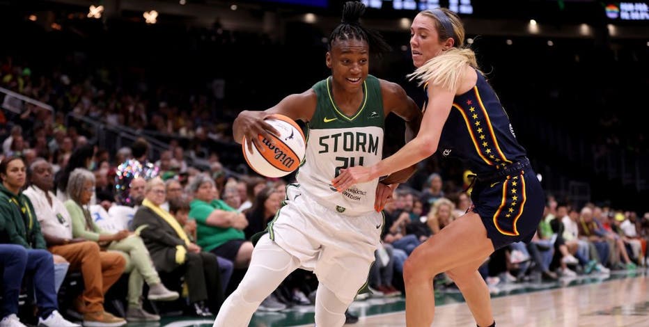 Jewell Loyd scores 32 points, Storm fall 90-86 to Fever