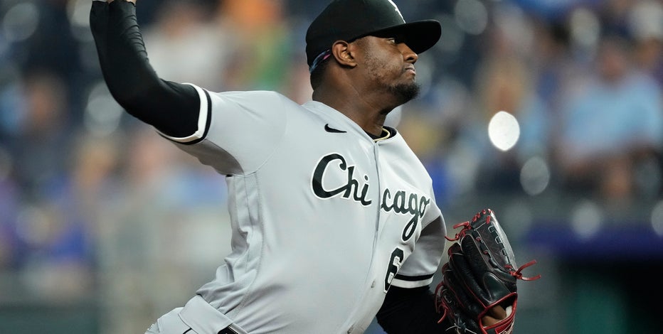 Chicago White Sox trade reliever Gregory Santos to the Seattle Mariners