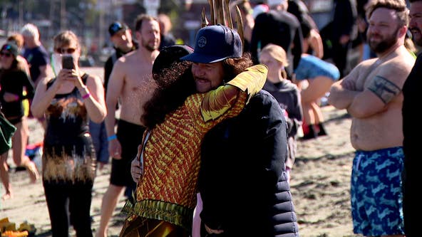 Eddie Vedder at West Seattle polar plunge event to benefit skin disease research