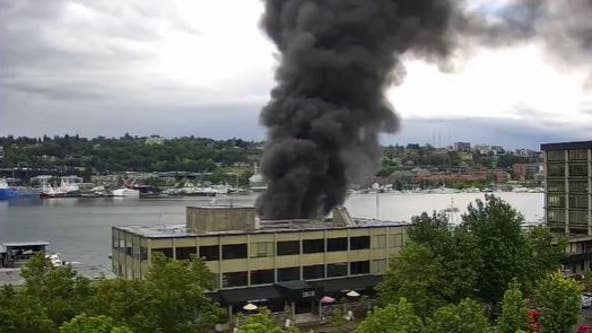Heavy plume of smoke visible in Seattle after houseboats catch fire on Lake Union