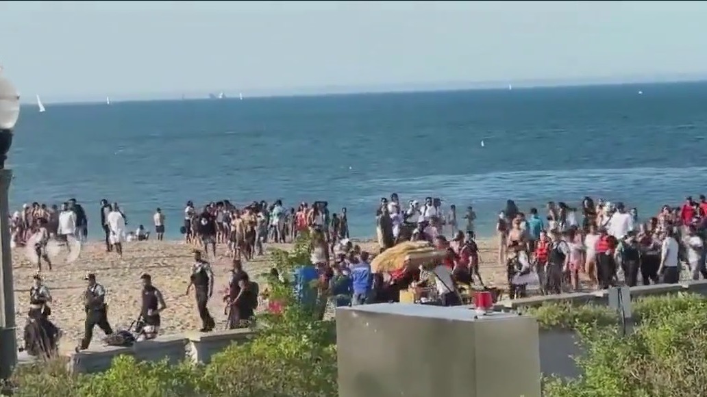 Man rescued from water at 31st Street Beach dies at hospital: Chicago PD