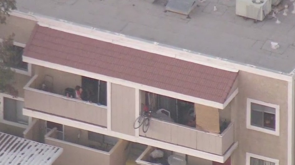 Kidnapping suspect barricaded in Palmdale apartment