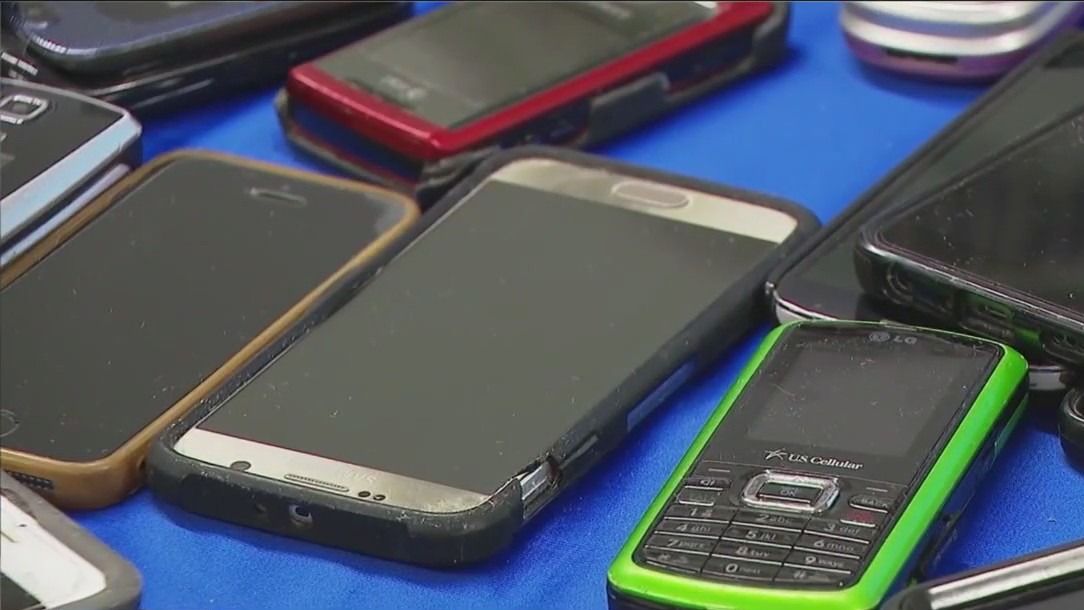 New Cook County program provides free cellphones to domestic violence survivors