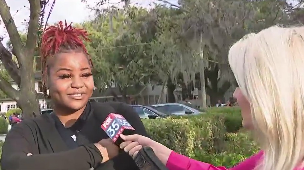 Law firm gives away hundreds of turkeys