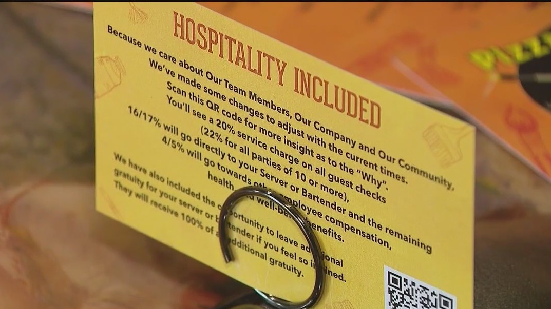 Florida eatery adds mandatory service fee