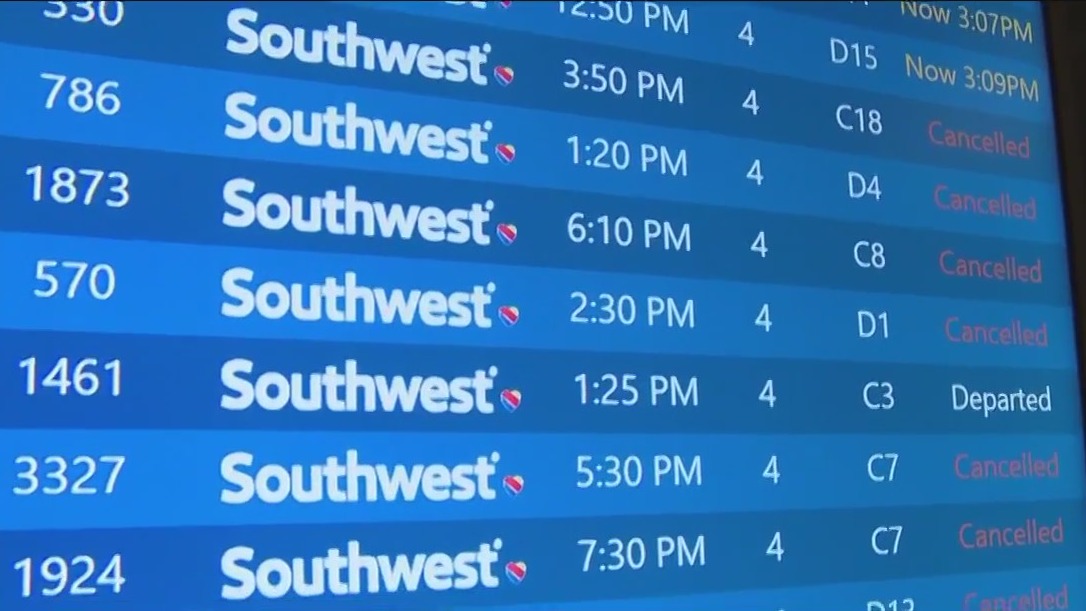Flight delays, cancelations at Phoenix Sky Harbor Airport leave travelers frustrated