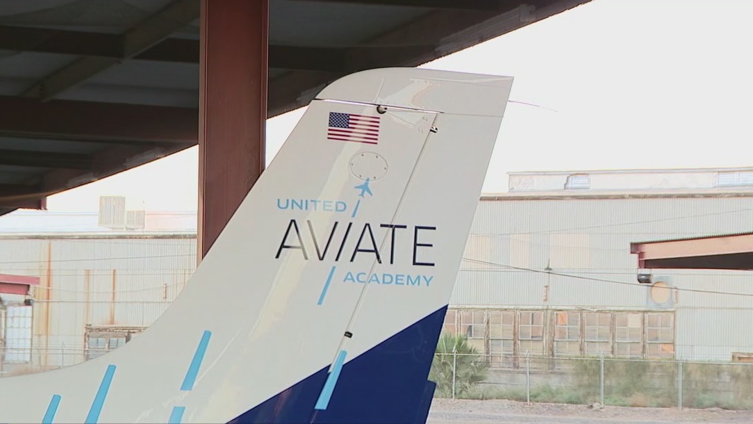 United Airlines officials open new pilot school at Phoenix Goodyear Airport