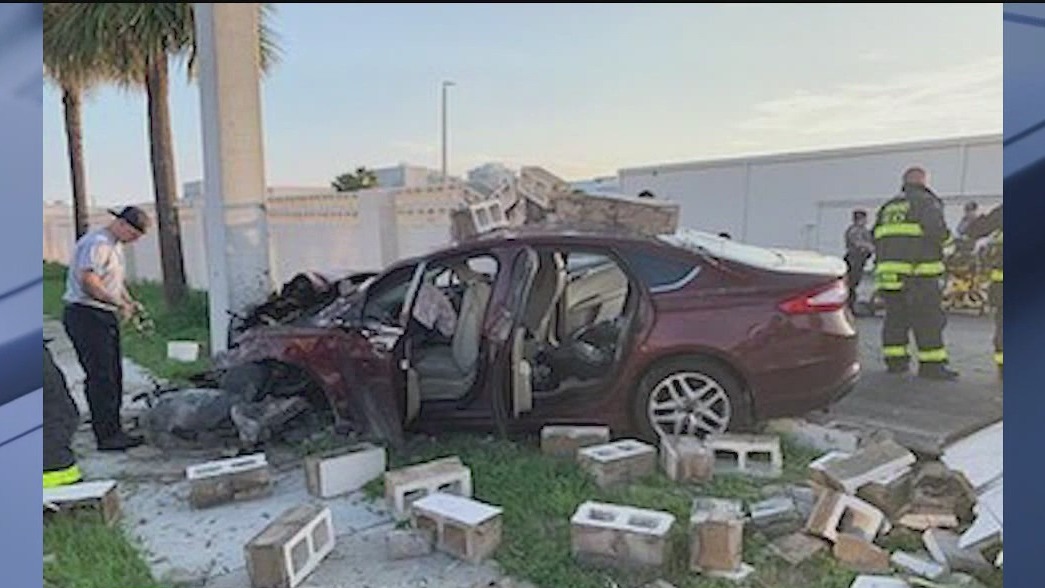 5 teens injured in Daytona Beach crash
