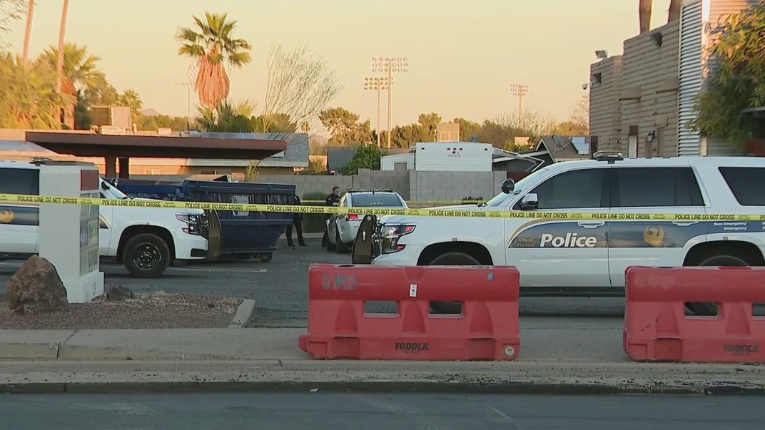 Officer injured during foot pursuit of suspect in Phoenix