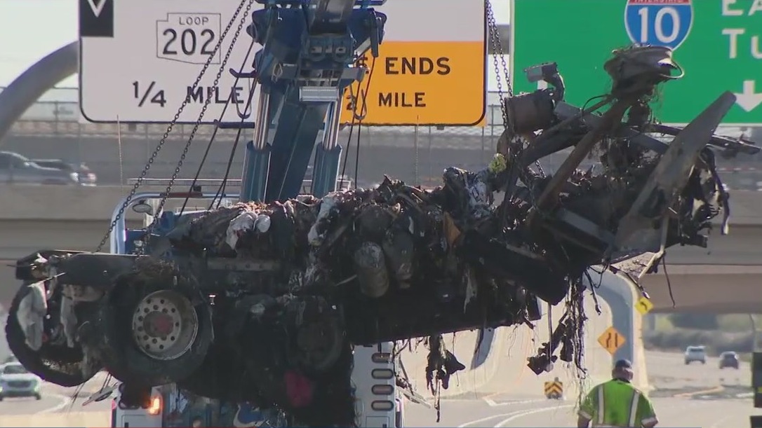 Deadly, fiery multi-car crash closes parts of the I-10 near Chandler