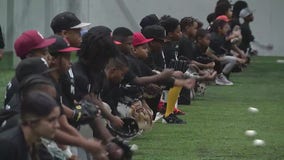 Chicago mayor joins kids at MLK Baseball Camp