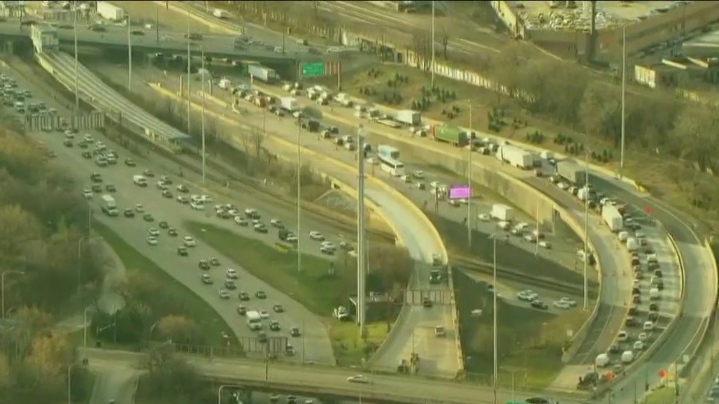 Kennedy Expressway construction resumes, causing delays for commuters