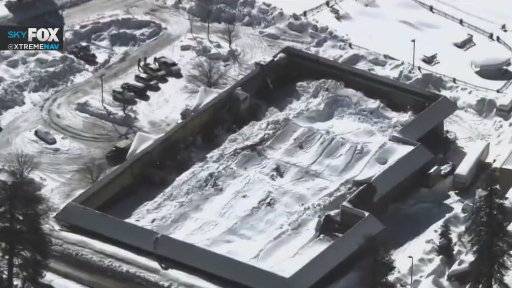 Supermarket roof collapses in Crestline