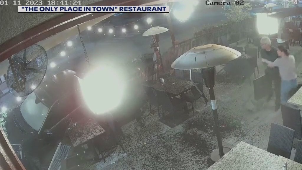 Car slams into restaurant in Sierra Madre