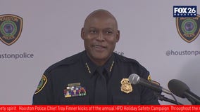 Houston police chief shows love to Texans, Rockets