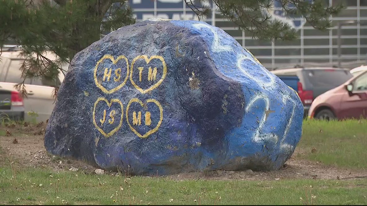 District says Oxford seniors can't wear cords honoring shooting victims