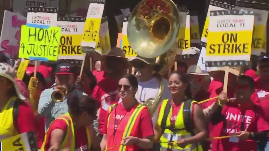 Hotel workers picket for better pay