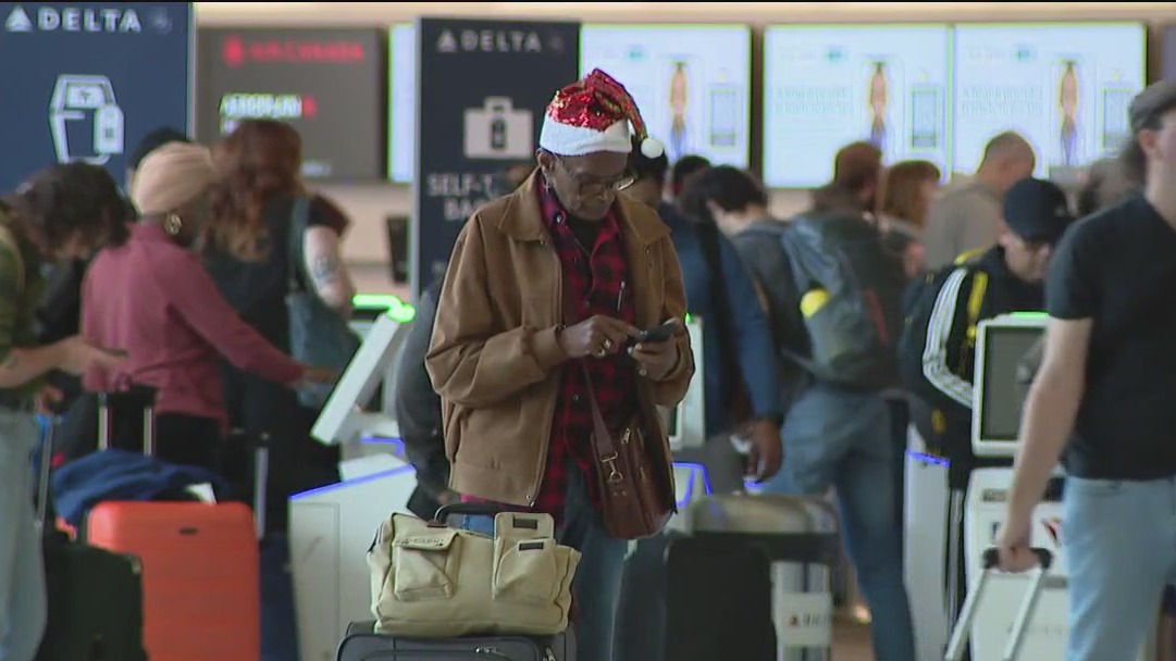 Bay Area airports bustling amid Christmas travel rush