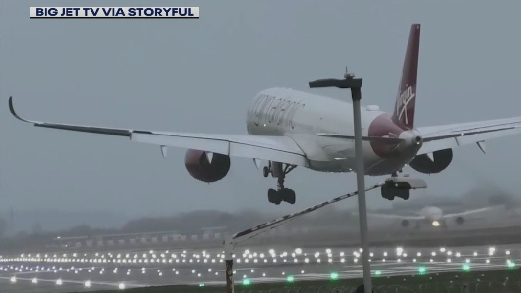 Jets struggle to land in rough UK weather