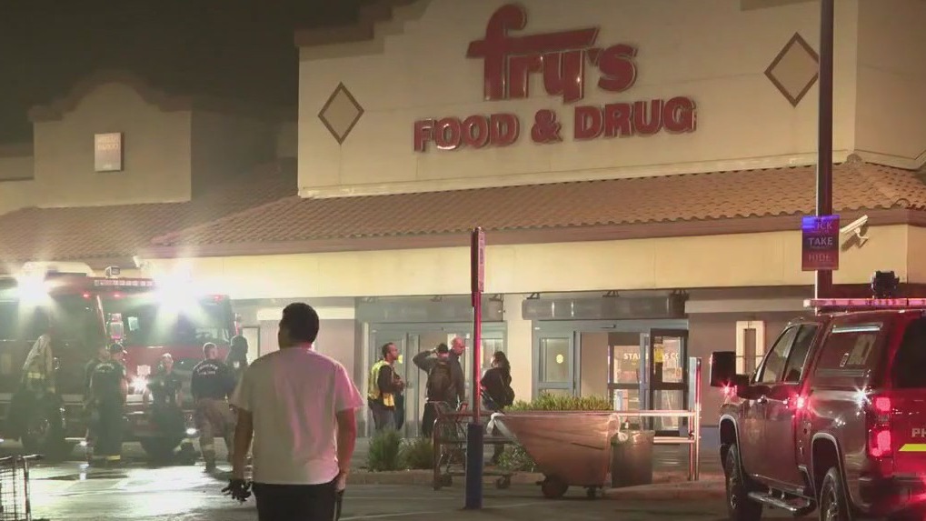 Fire breaks out inside Phoenix Fry's grocery store