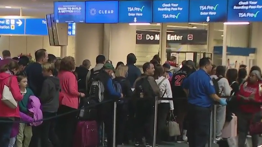 Holiday travel rush gets underway at Orlando International Airport