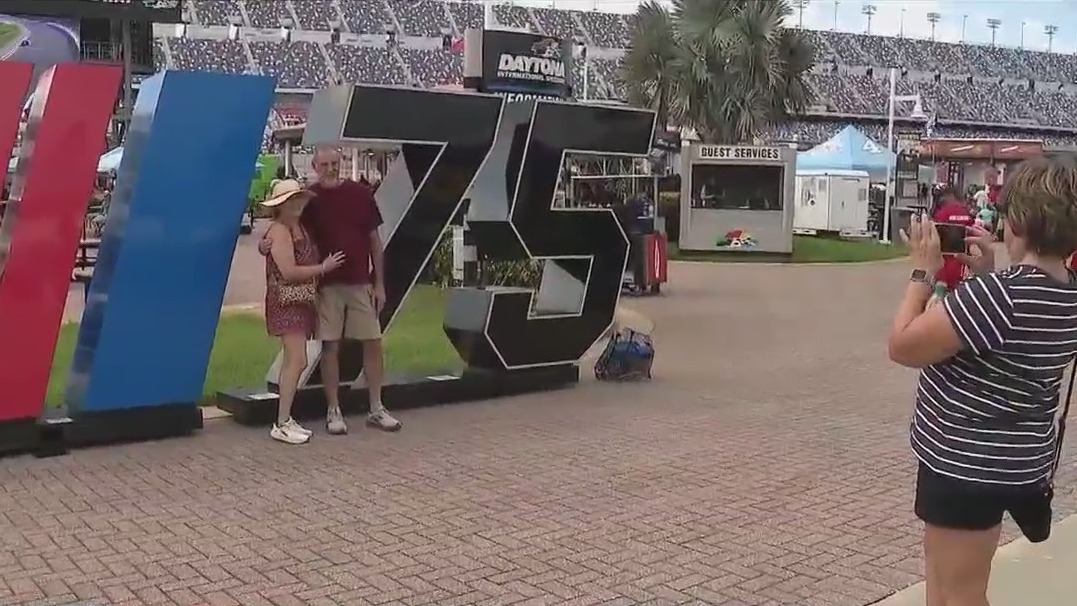 Crowds gather for Coke Zero Sugar 400