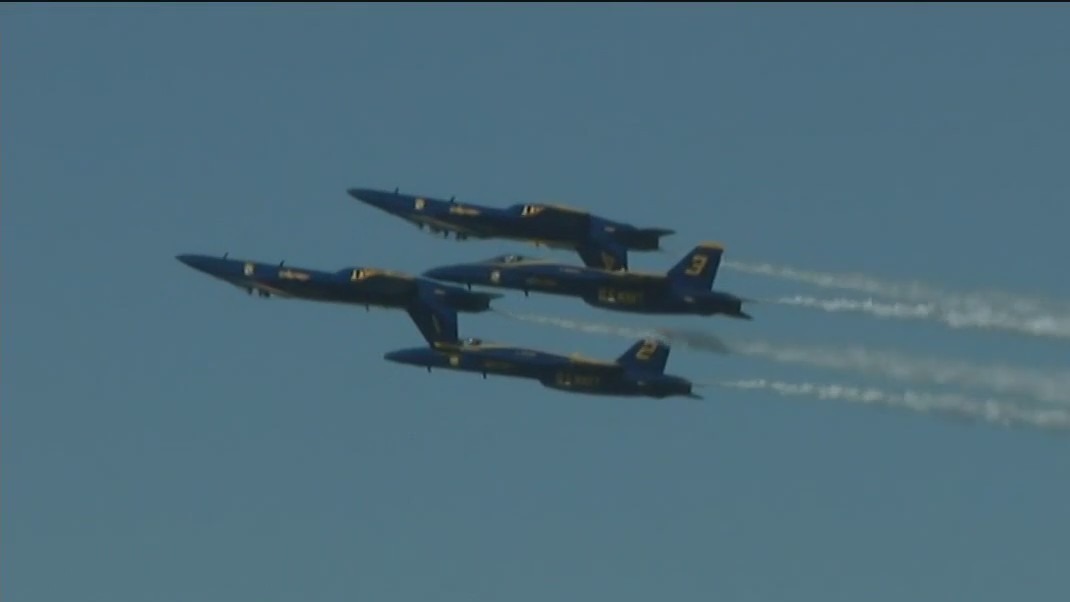 Air shows underway in San Francisco's Fleet Week