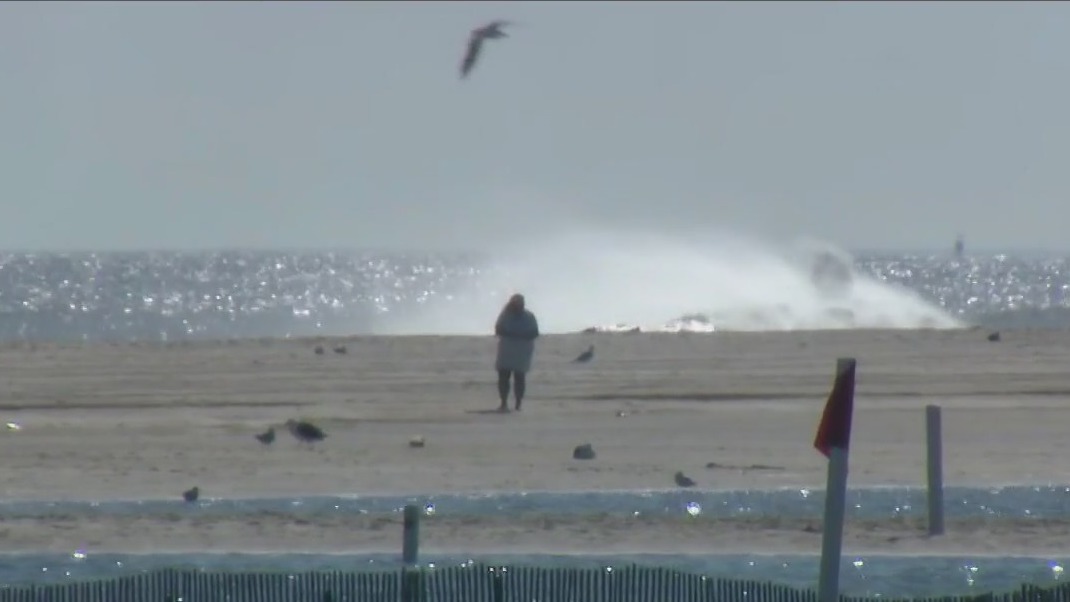 NY state beaches close due to rip currents