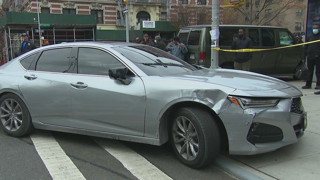 2 arrested after car strikes state trooper on RFK bridge