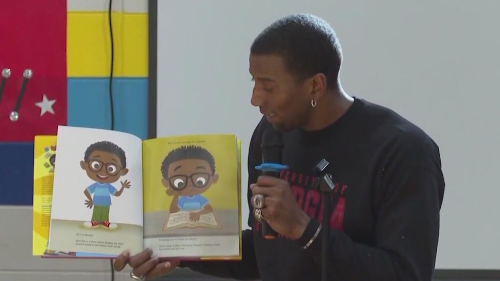Former Georgia Bulldogs, Super Bowl champions Malcolm Mitchell reads to elementary school students