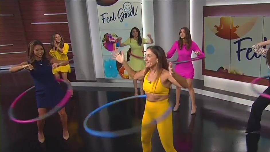 Feel Good with a weighted Hula Hoop workout