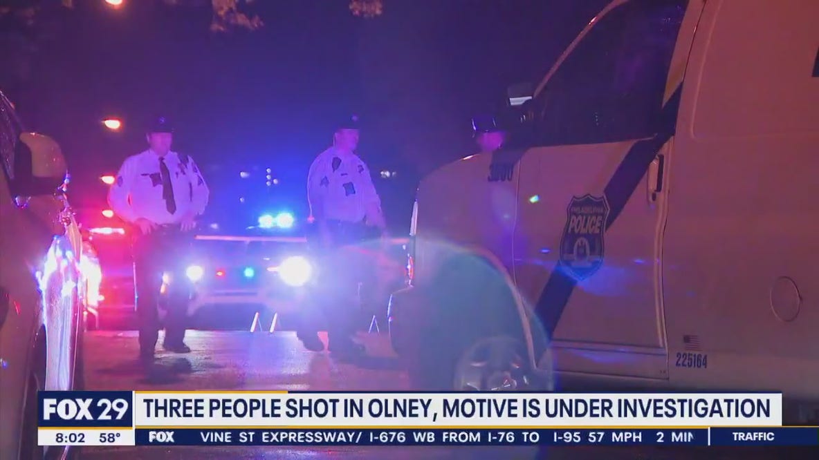 Teen suspect shot, 2 others sought after robbery sparks triple shooting in Olney: police