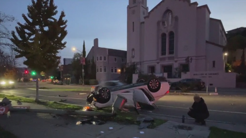 Restaurateur chased, robbed at gunpoint before flipping car over in Oakland