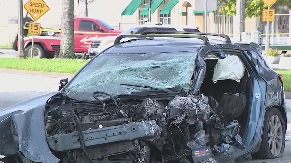 Driver slams into downtown Kissimmee building