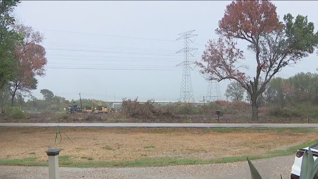 CenterPoint clearing land in neighborhood