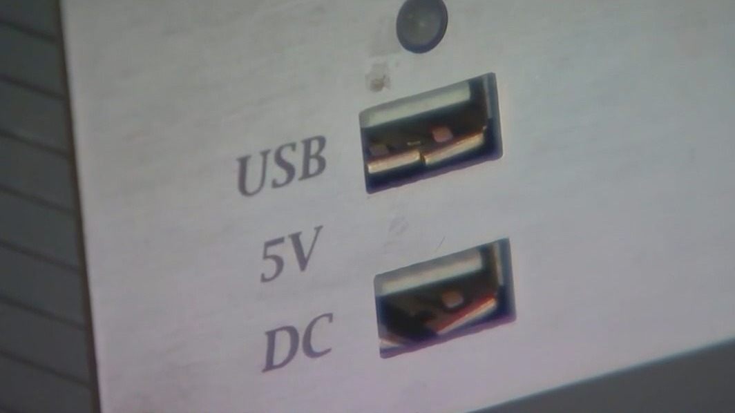 FBI warns against using public USB charging ports thanks to hackers