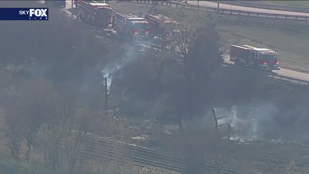 Large brush fire in Elizabeth, NJ