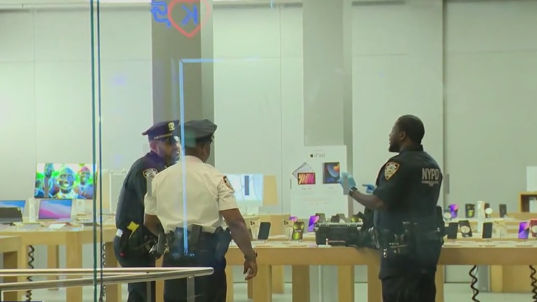 Chelsea Apple store closed after stabbing