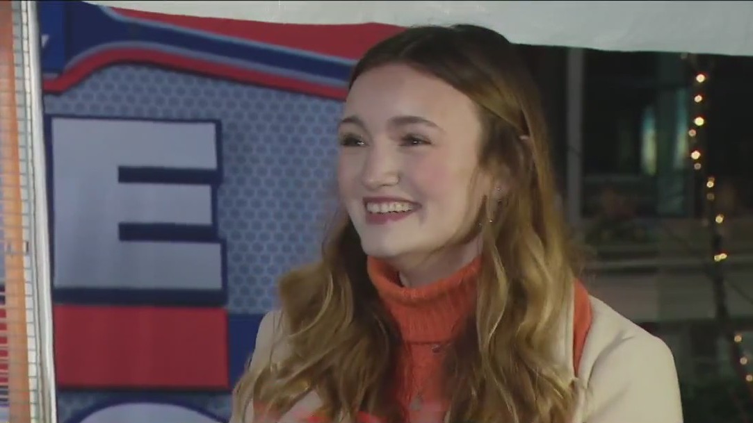 17-year-old flexes her vocal skills ahead of Bears game against Cardinals