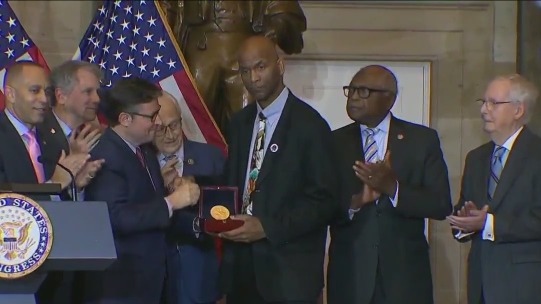 Lary Doby honored with congrerssional gold medal