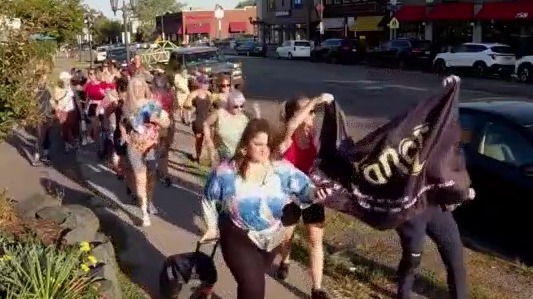 St. Paul group brings dance-walking to Grand Ave