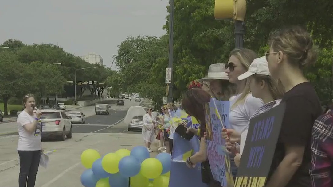 Mother's Day: Mothers rally for Ukraine at State Capitol
