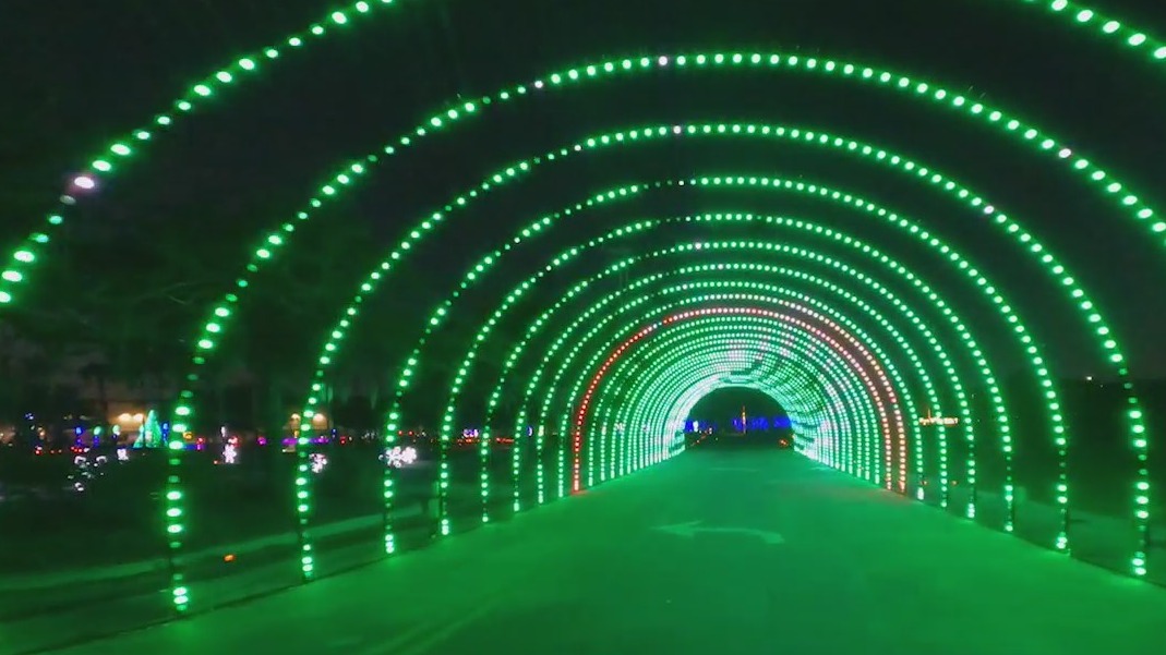 Holiday lights open at Dezerland Park Orlando
