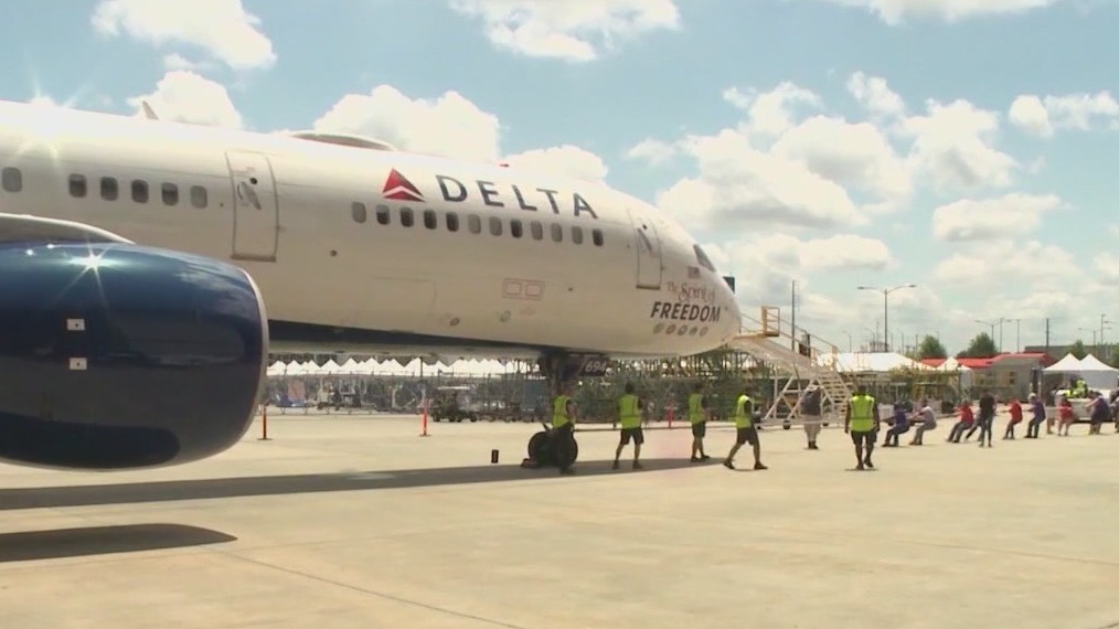 Delta employees kick off Jet Drag fundraiser