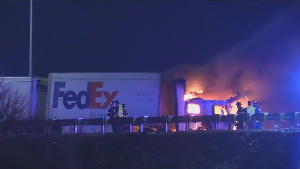 FedEx truck driver killed in fiery crash on I-294