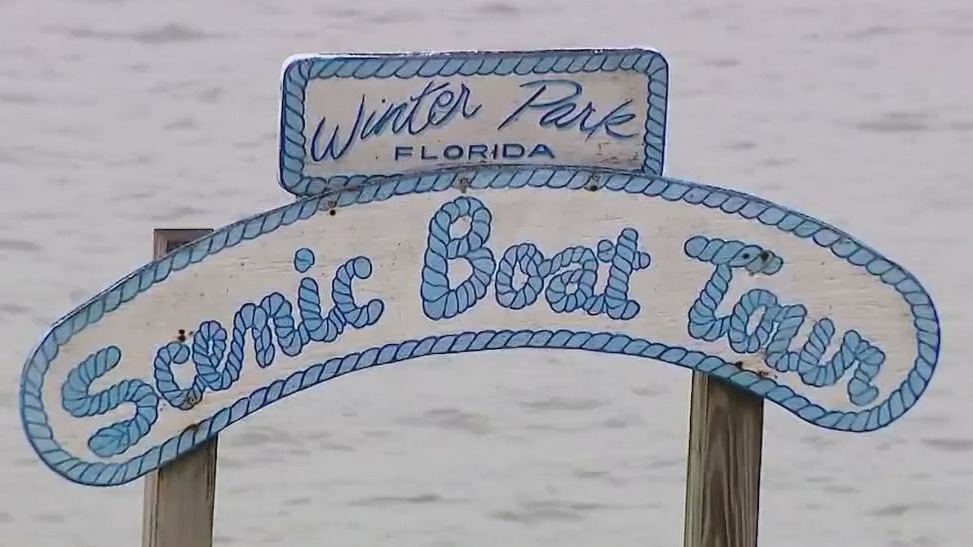 Winter Park Scenic Boat Tours: Old Fashioned Christmas Cruise