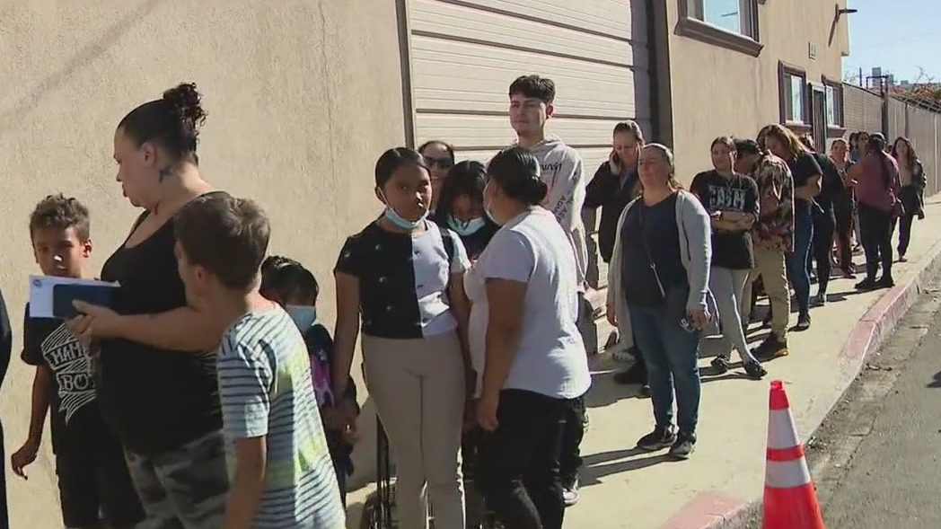 Free Thanksgiving meals handed out to SoCal families