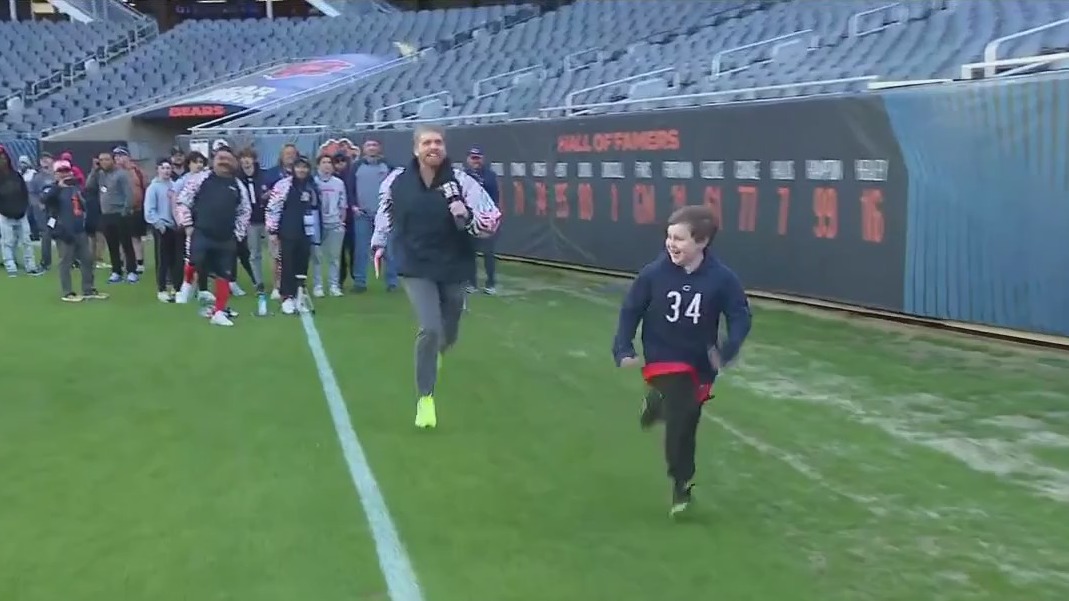 FOX 32's Jake Hamilton challenges fourth grader in 40-yard dash at Soldier Field
